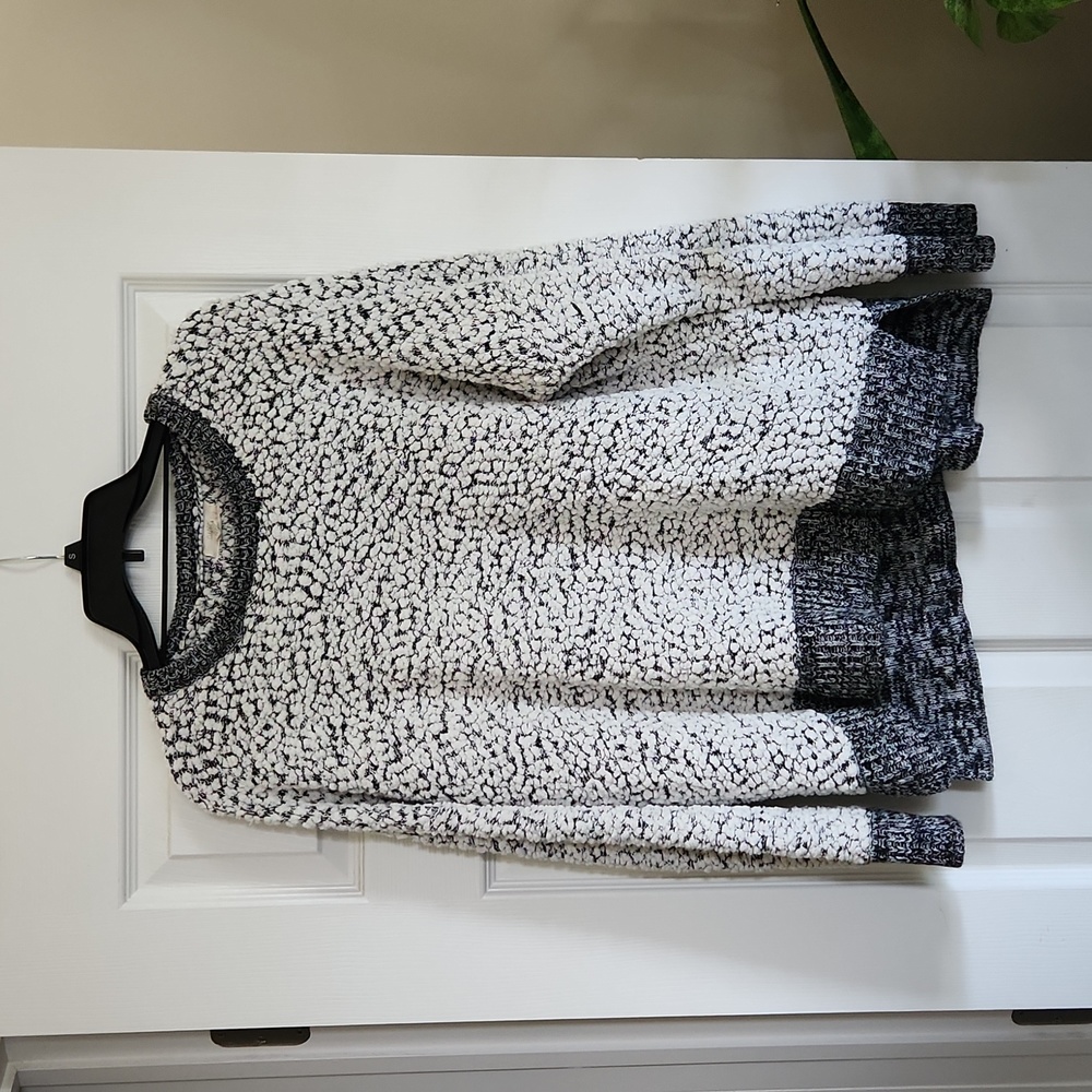 Grey fuzzy sweater | Large